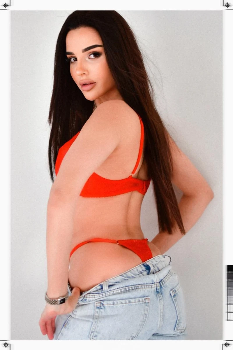 Adelina escort in Hong Kong