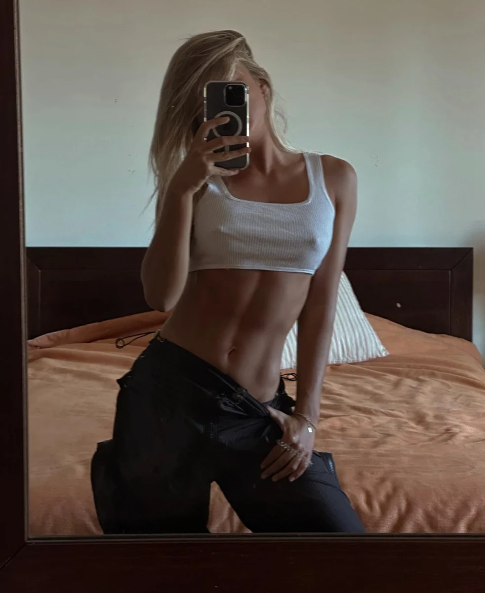 Alina escort in Hong Kong