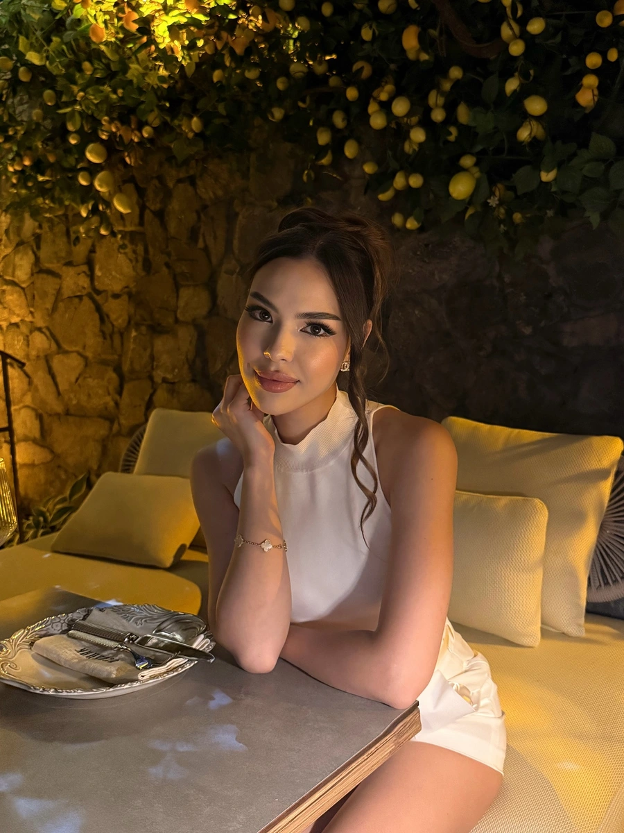 Altynai escort in Hong Kong