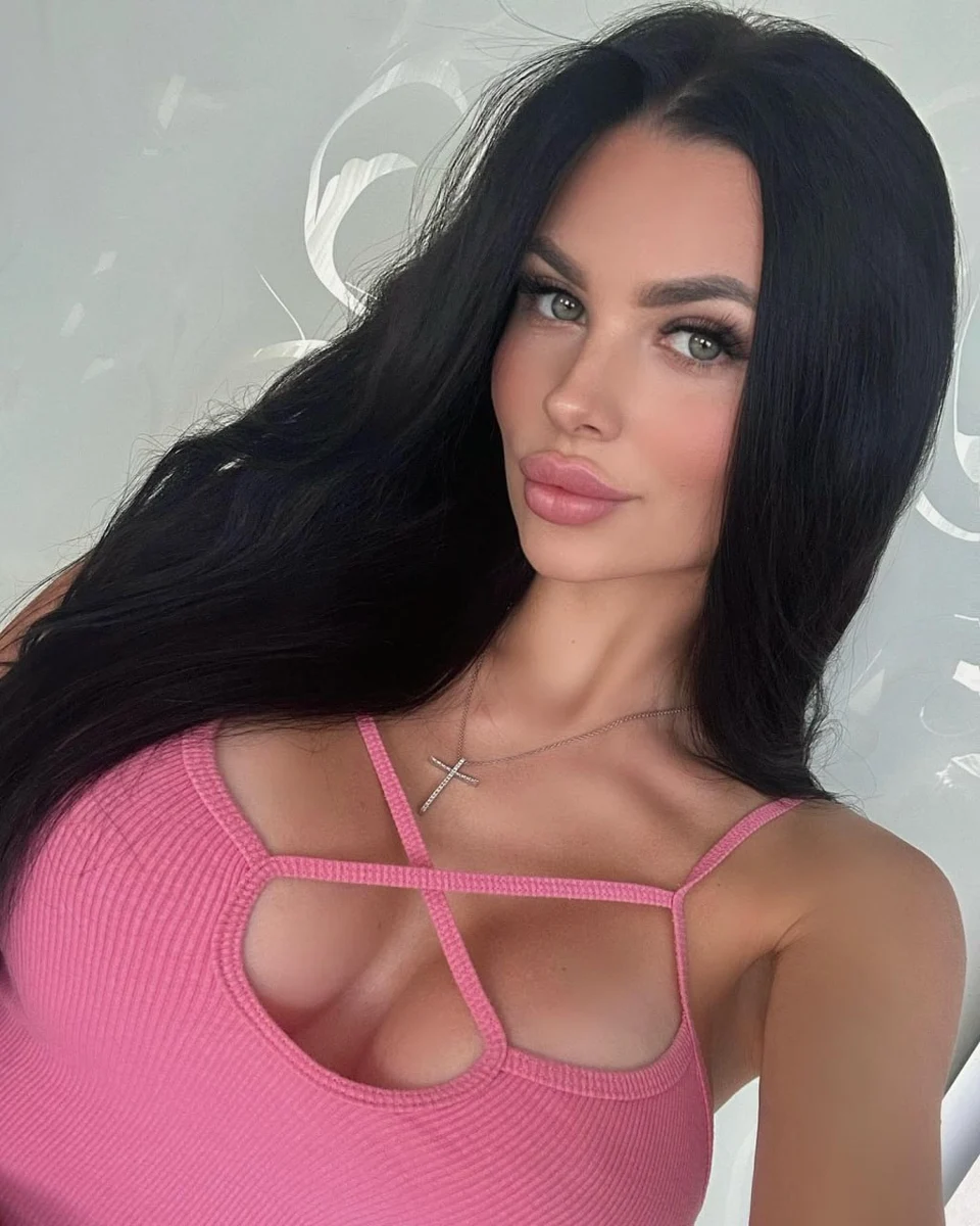 Amira escort in Hong Kong