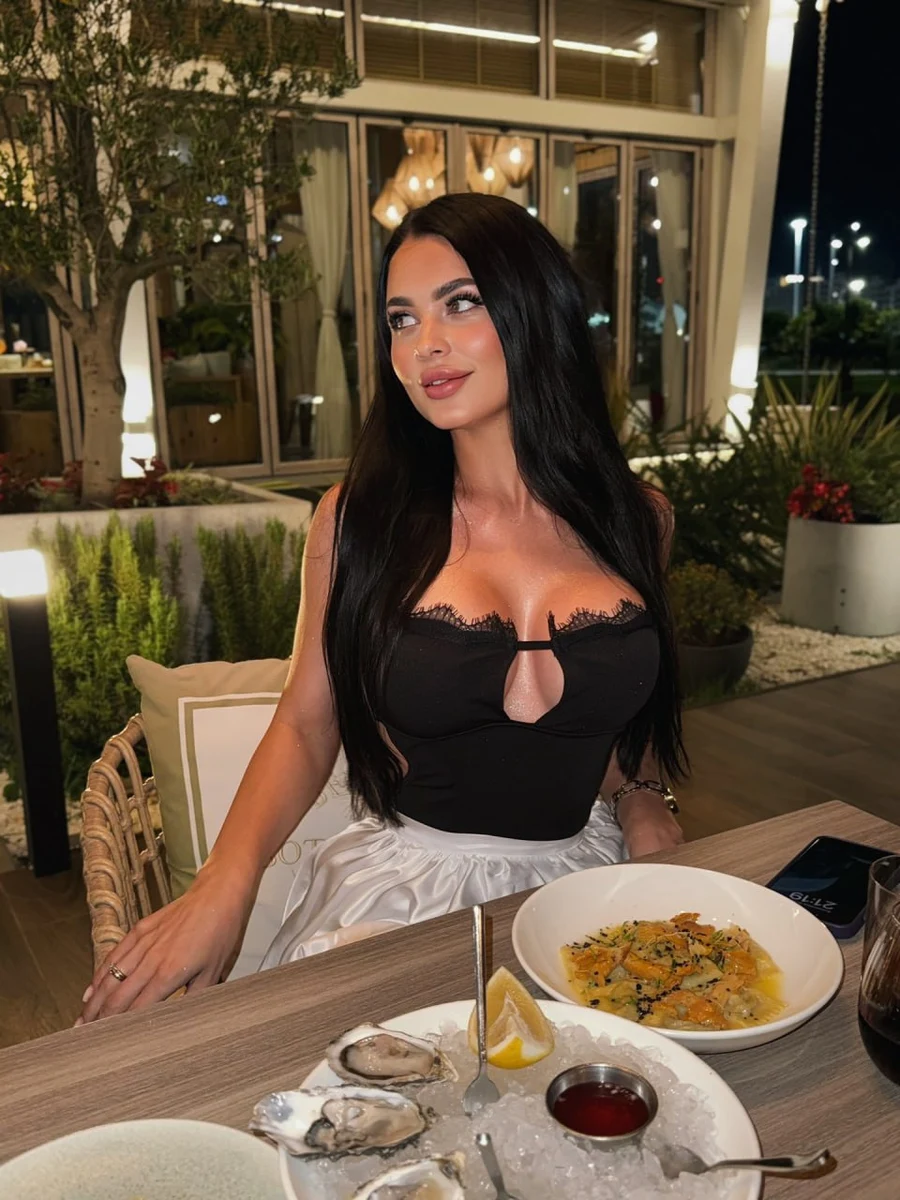 Amira escort in Hong Kong