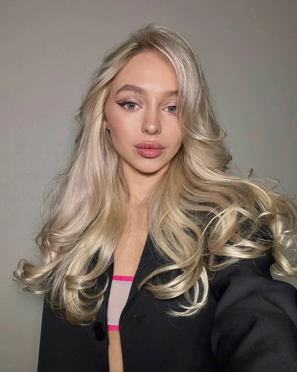 Ariella escort in Hong Kong
