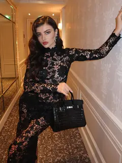 Aruzhan escort in Hong Kong
