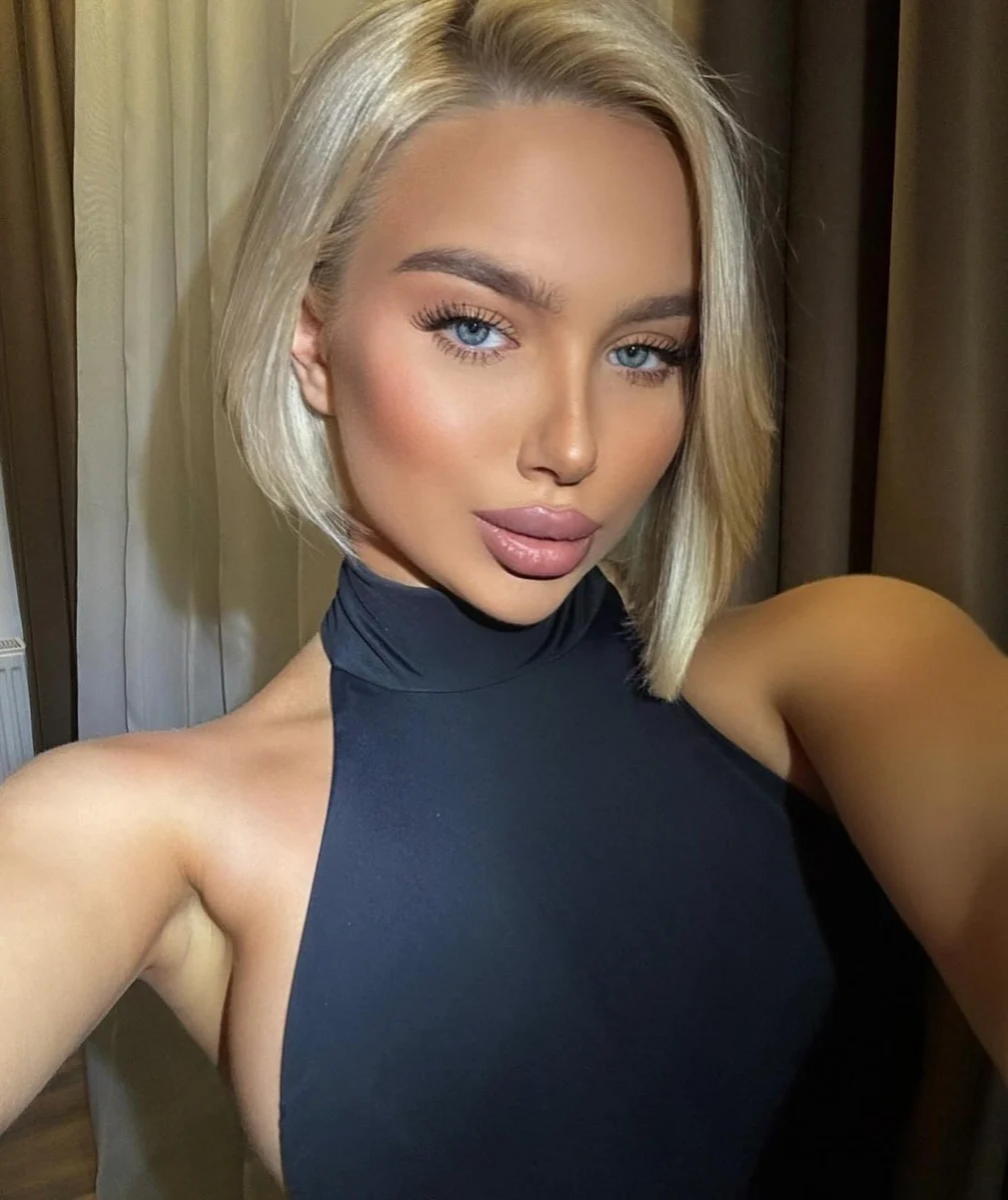 Aurelia escort in Hong Kong