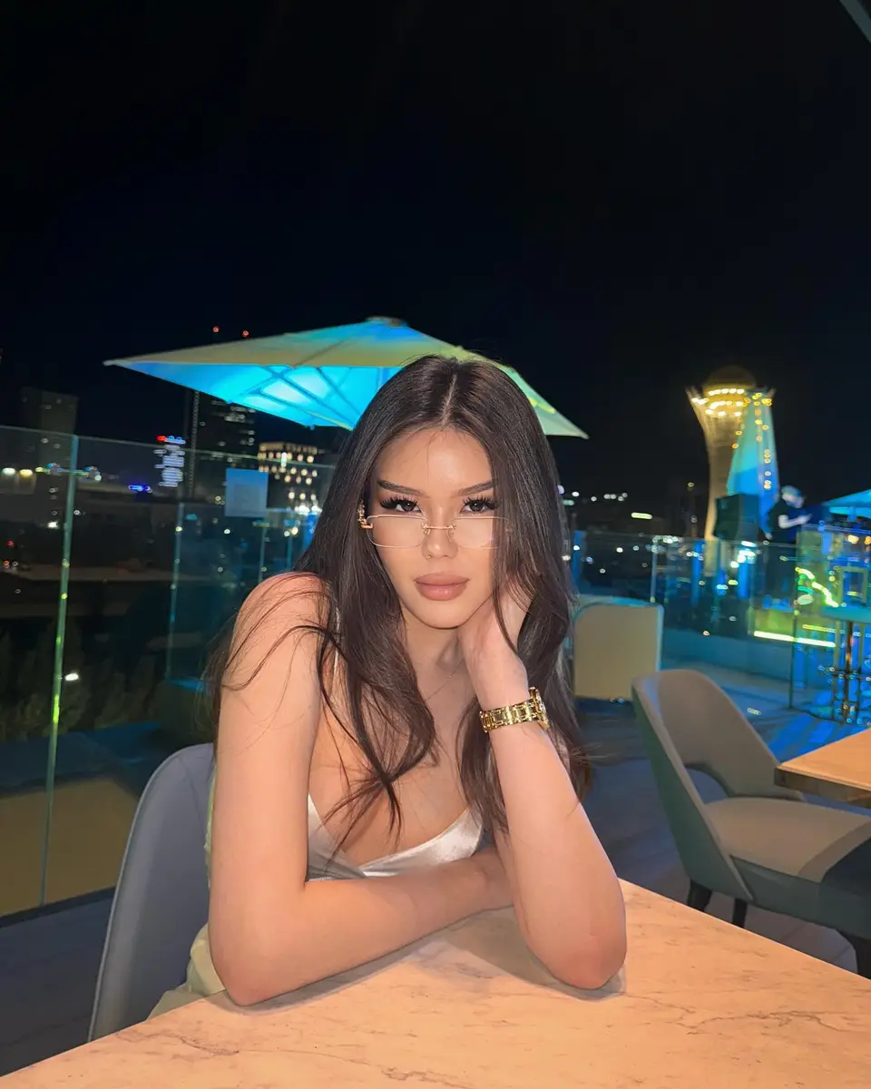 Aygerim escort in Hong Kong