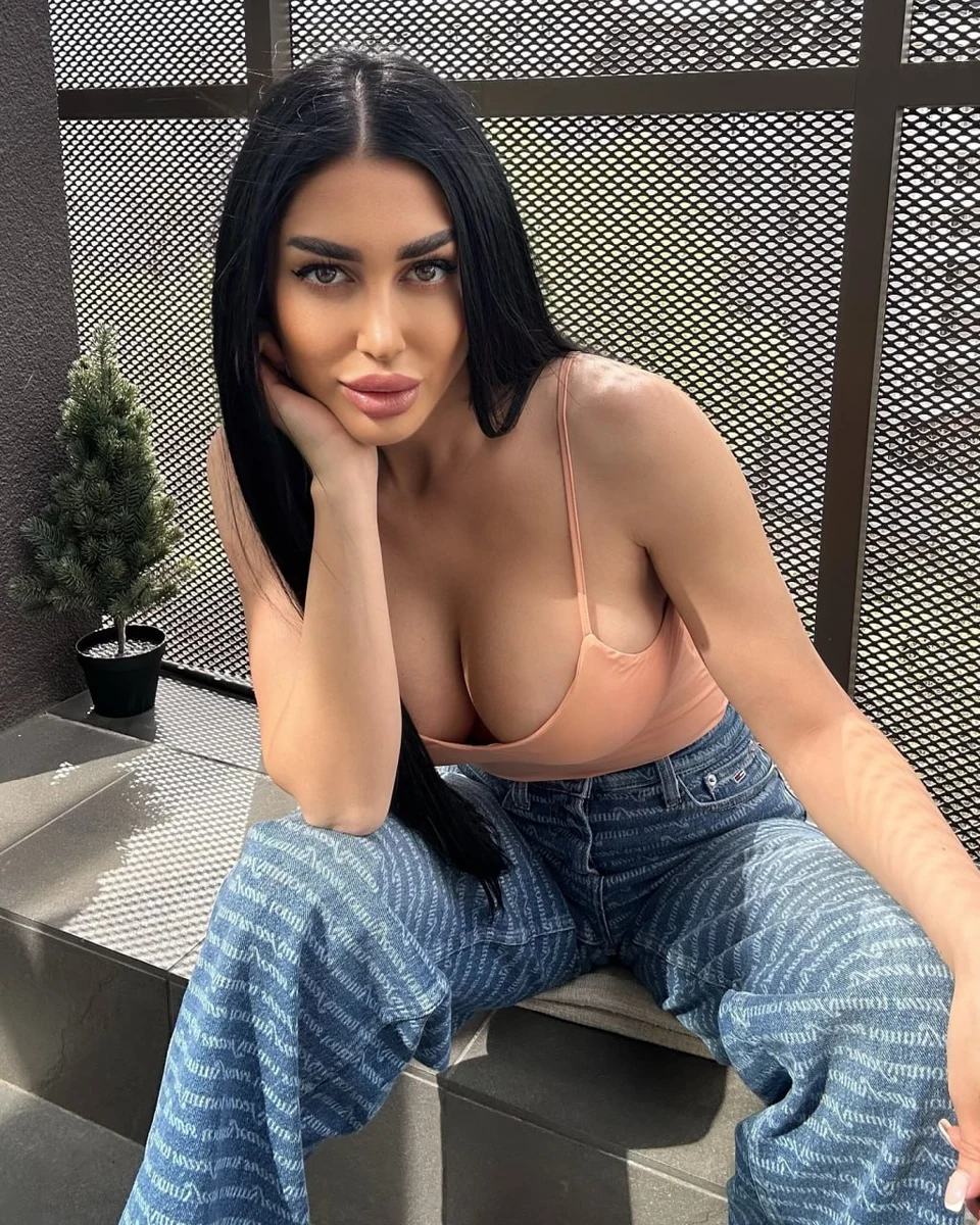 Camilla escort in Hong Kong