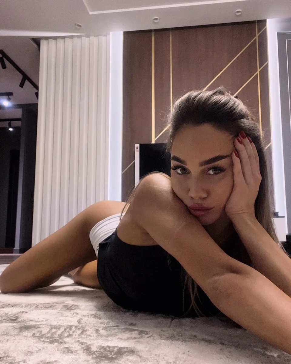 Clarissa escort in Hong Kong
