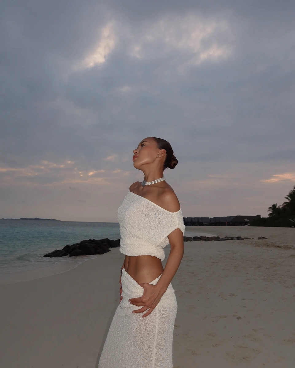 Daneliya escort in Hong Kong