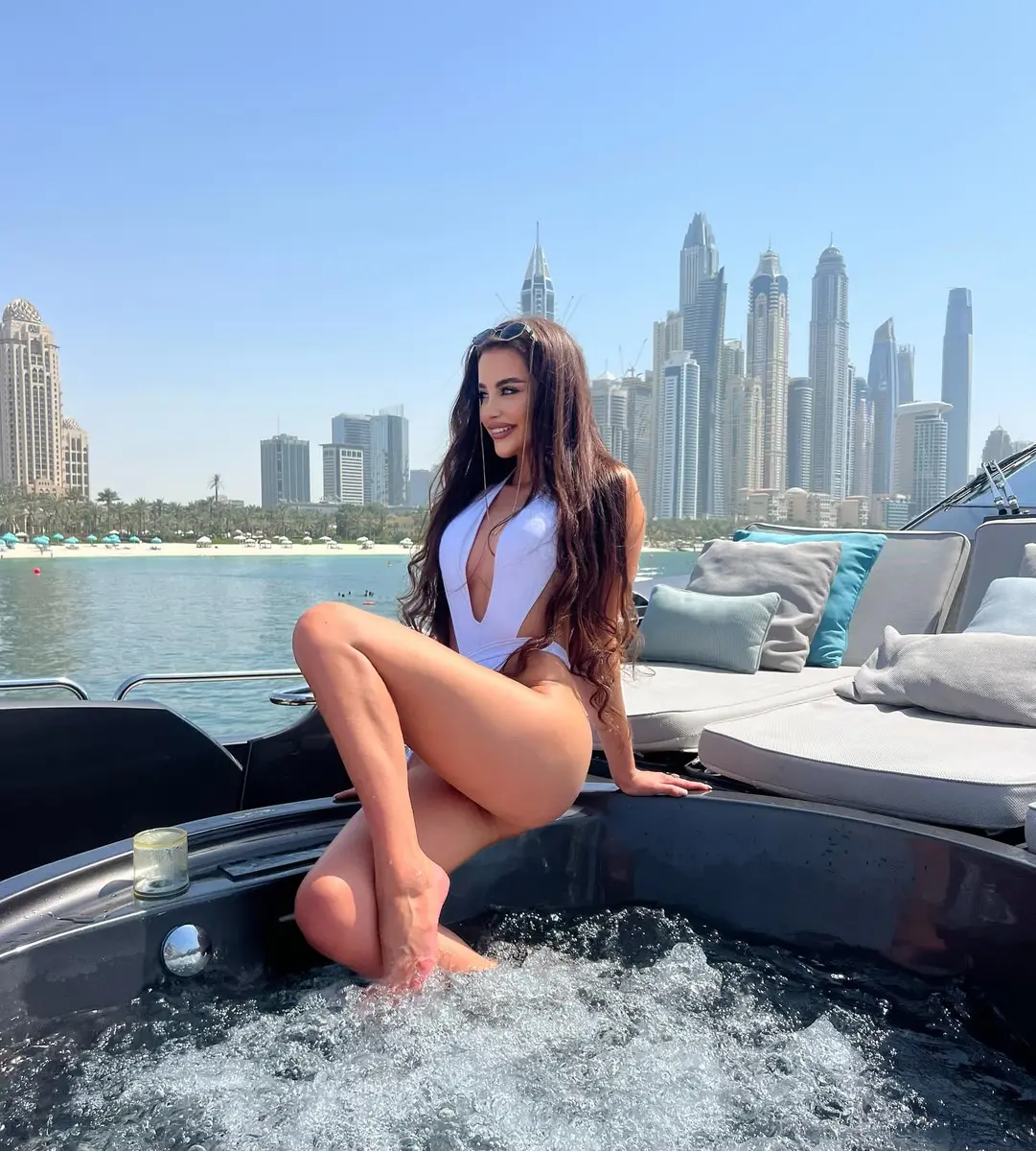 Daria escort in Hong Kong