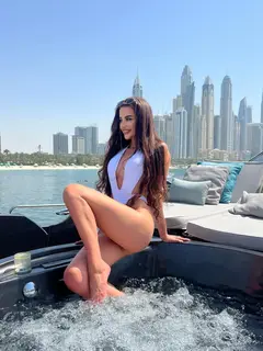 Daria escort in Hong Kong
