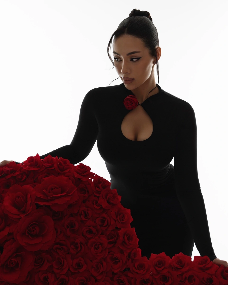 Dilyara escort in Hong Kong