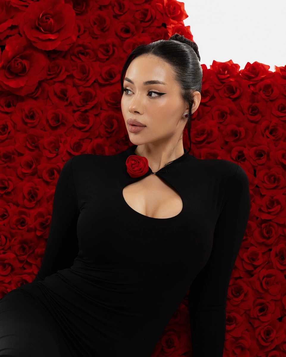 Dilyara escort in Hong Kong