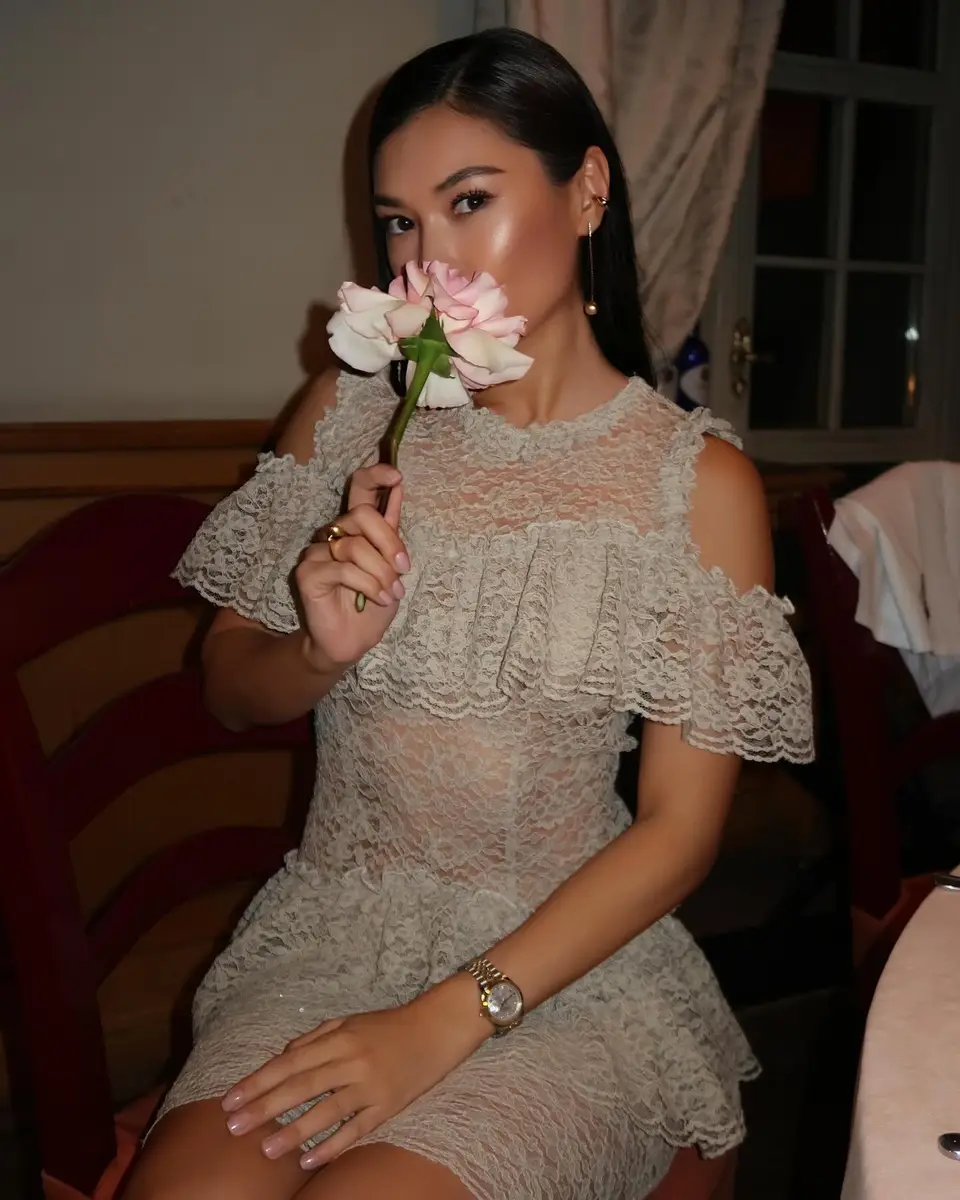 Elmira escort in Hong Kong