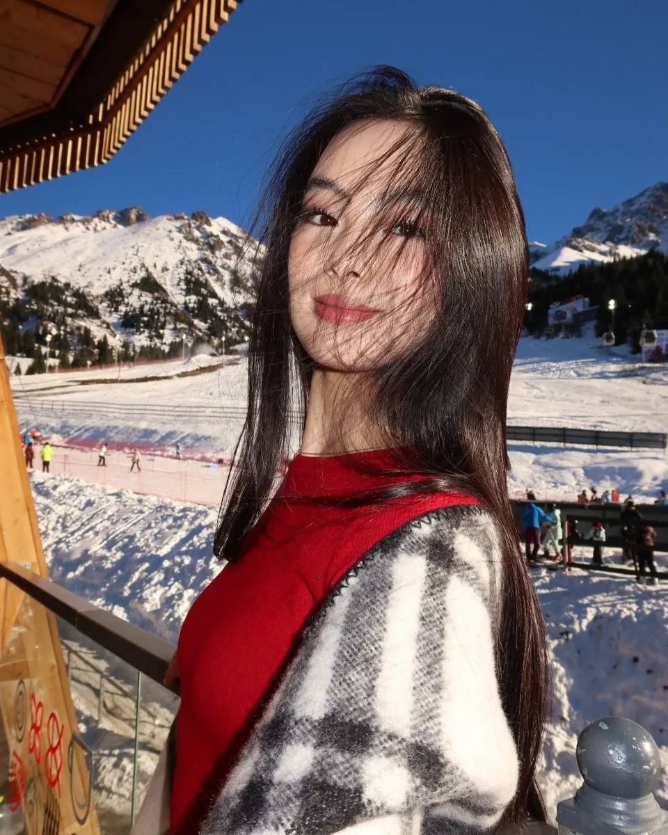 Gulmira escort in Hong Kong