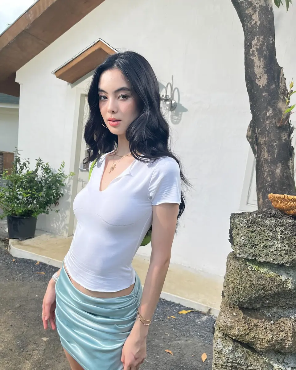 Gulmira escort in Hong Kong