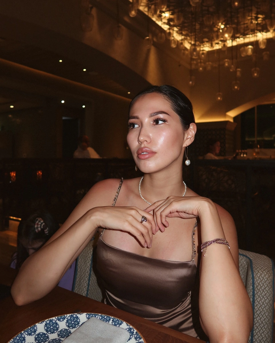 Gulzira escort in Hong Kong