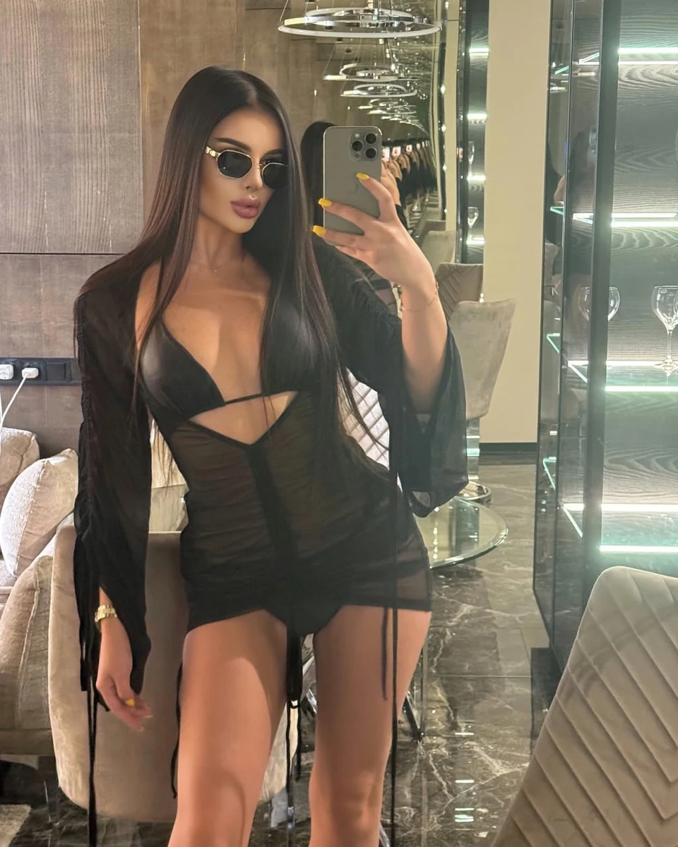 Helena escort in Hong Kong