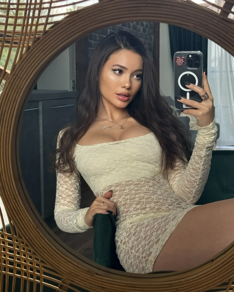 Jasmina escort in Hong Kong