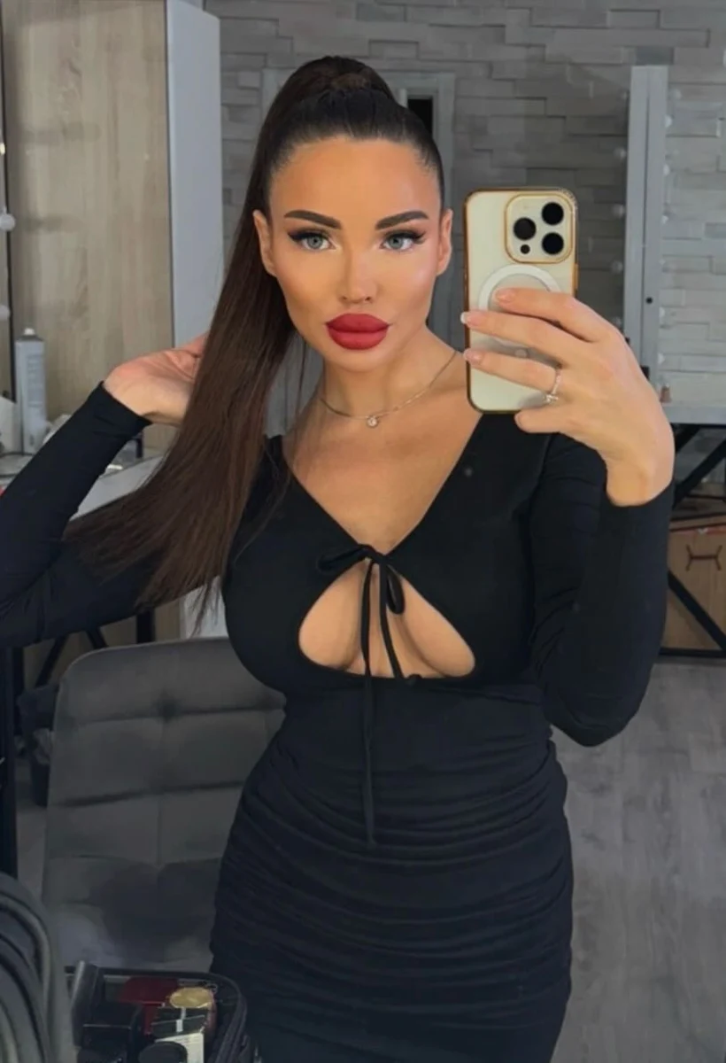 Lara escort in Hong Kong
