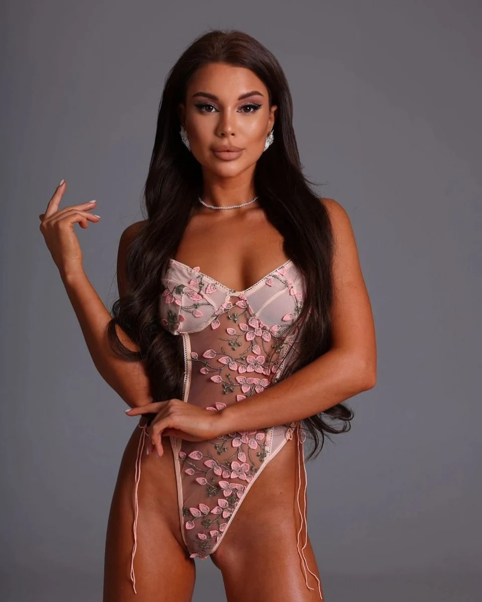 Laura escort in Hong Kong