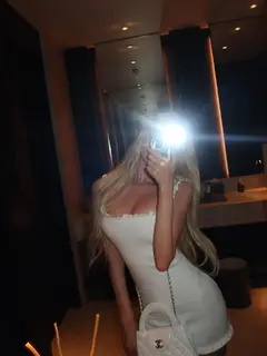 Lina escort in Hong Kong