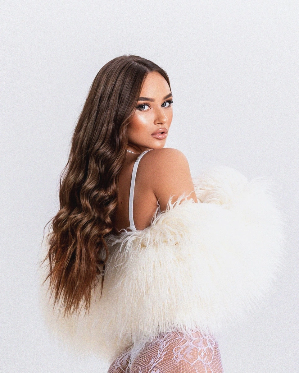 Mina escort in Hong Kong