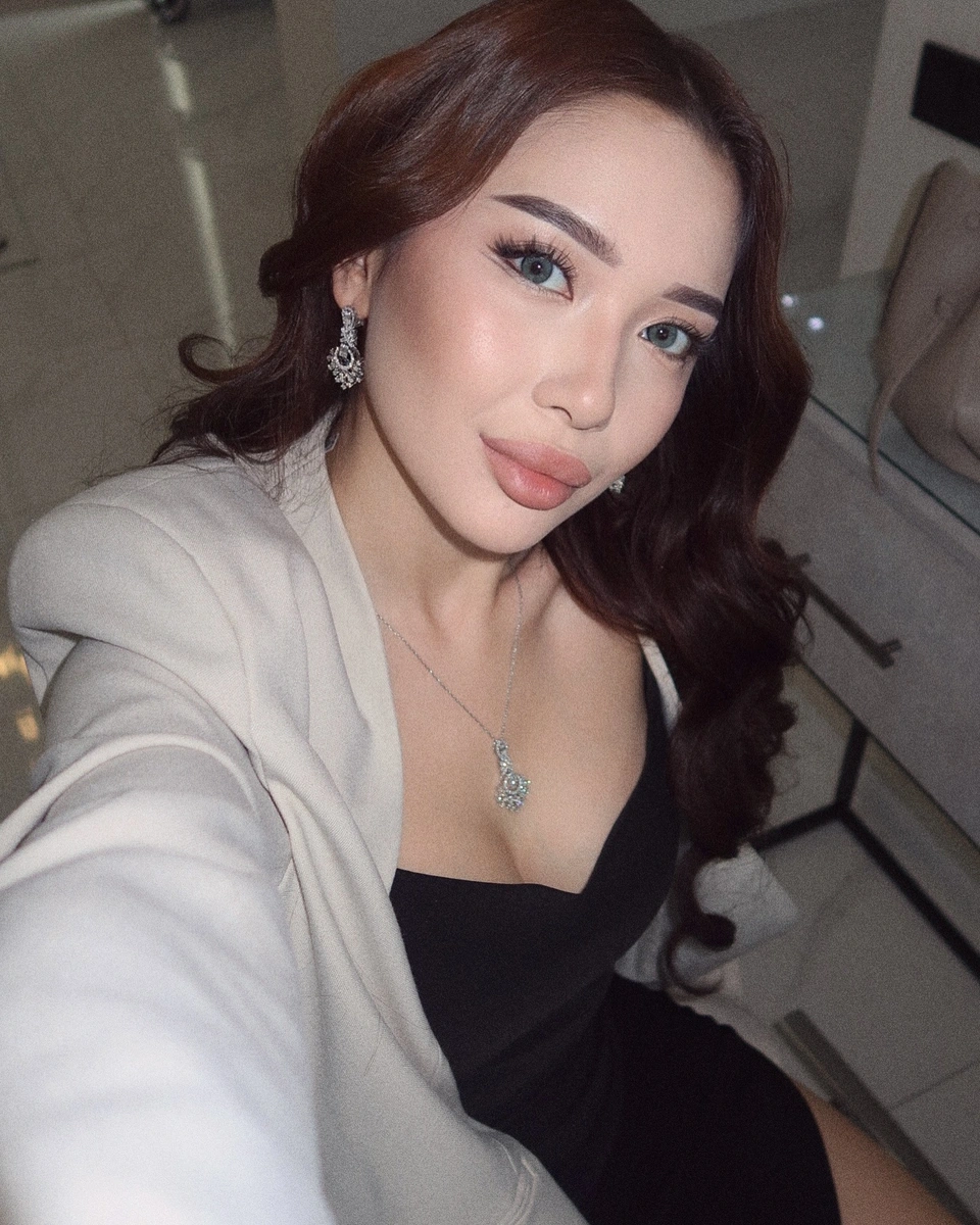 Nazym escort in Hong Kong