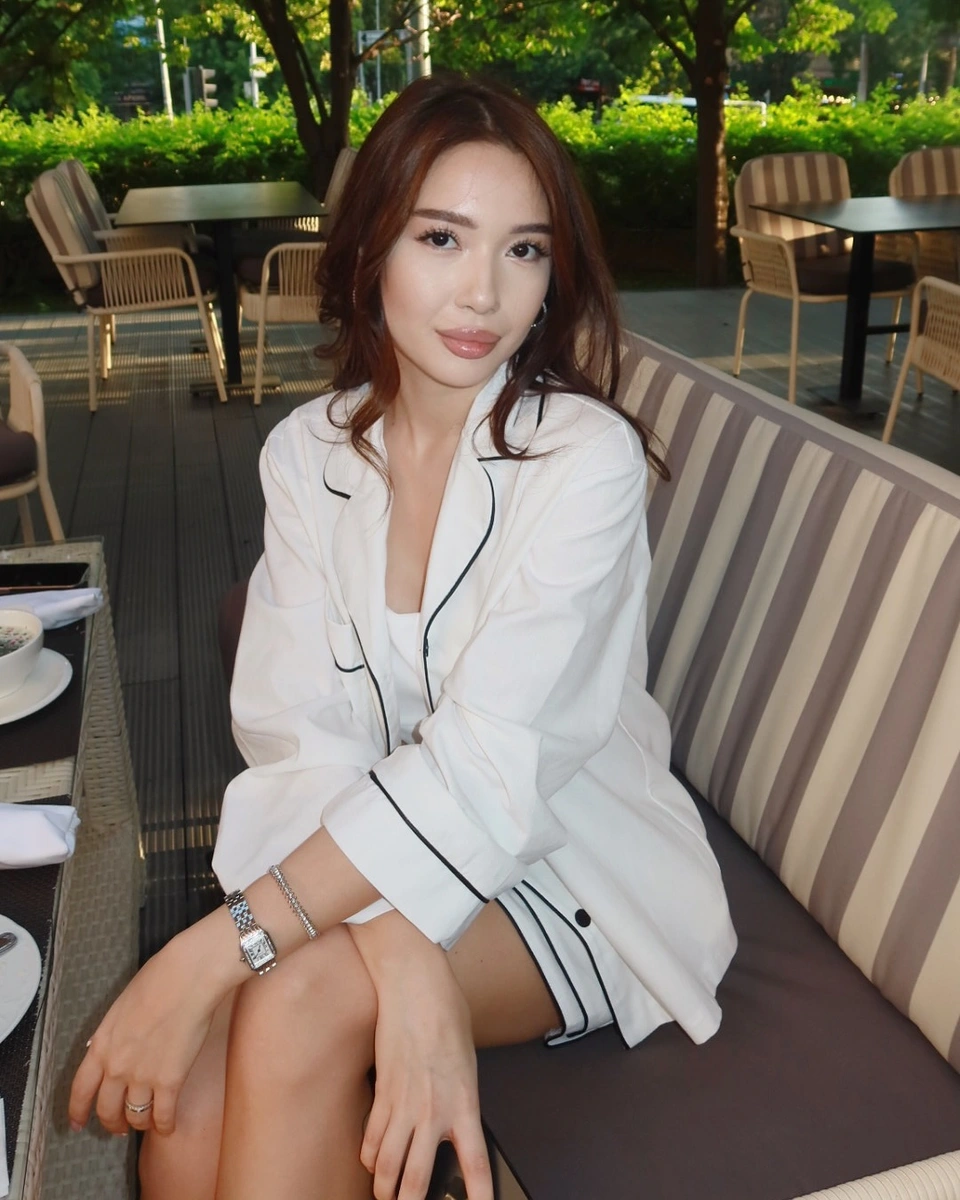 Nazym escort in Hong Kong