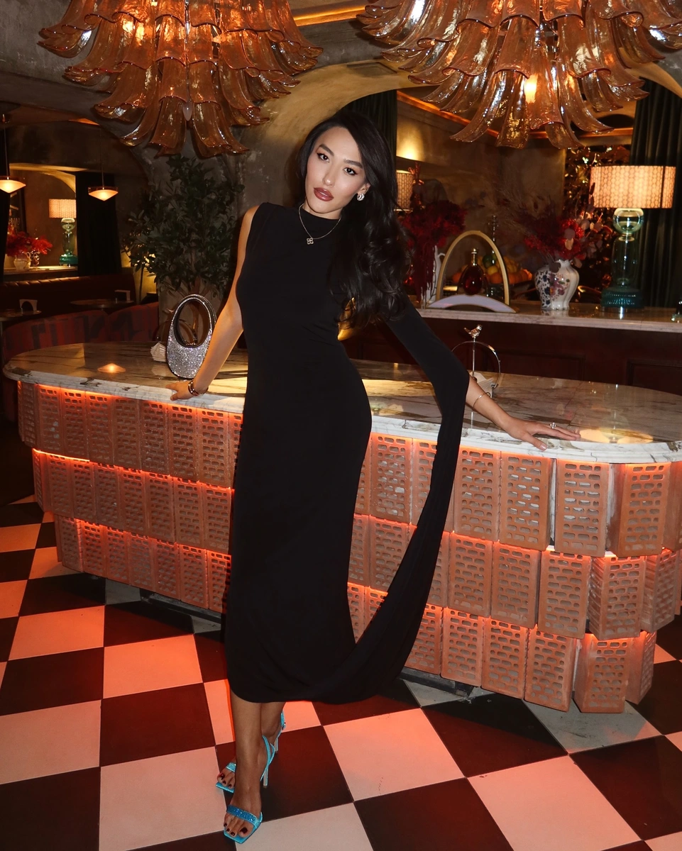 Nurgul escort in Hong Kong