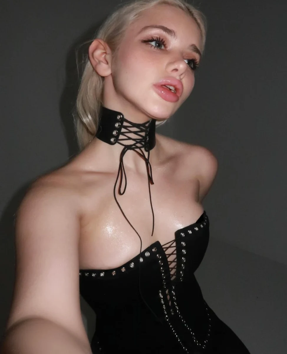 Oriana escort in Hong Kong