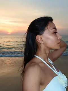 Raikhan escort in Hong Kong