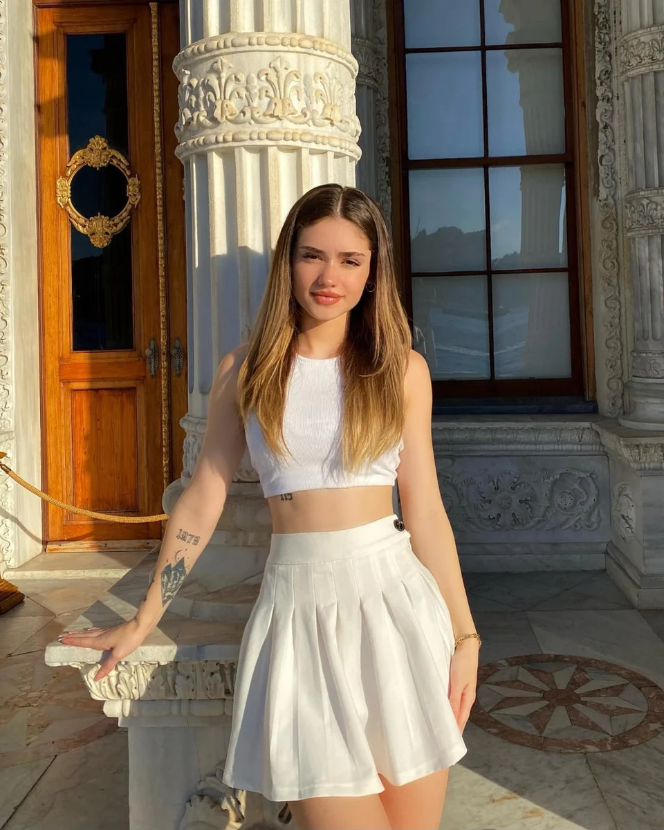 Ramona escort in Hong Kong