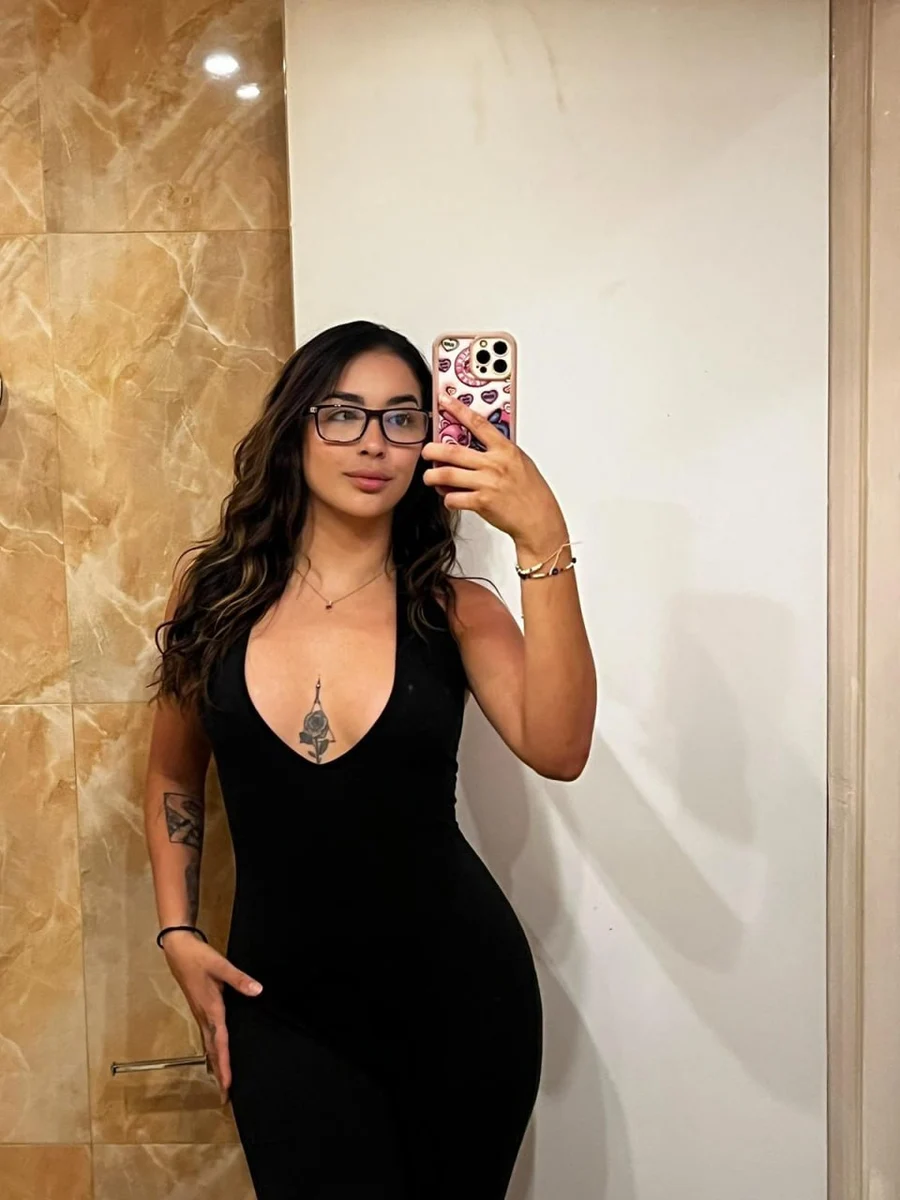 Rosa escort in Hong Kong