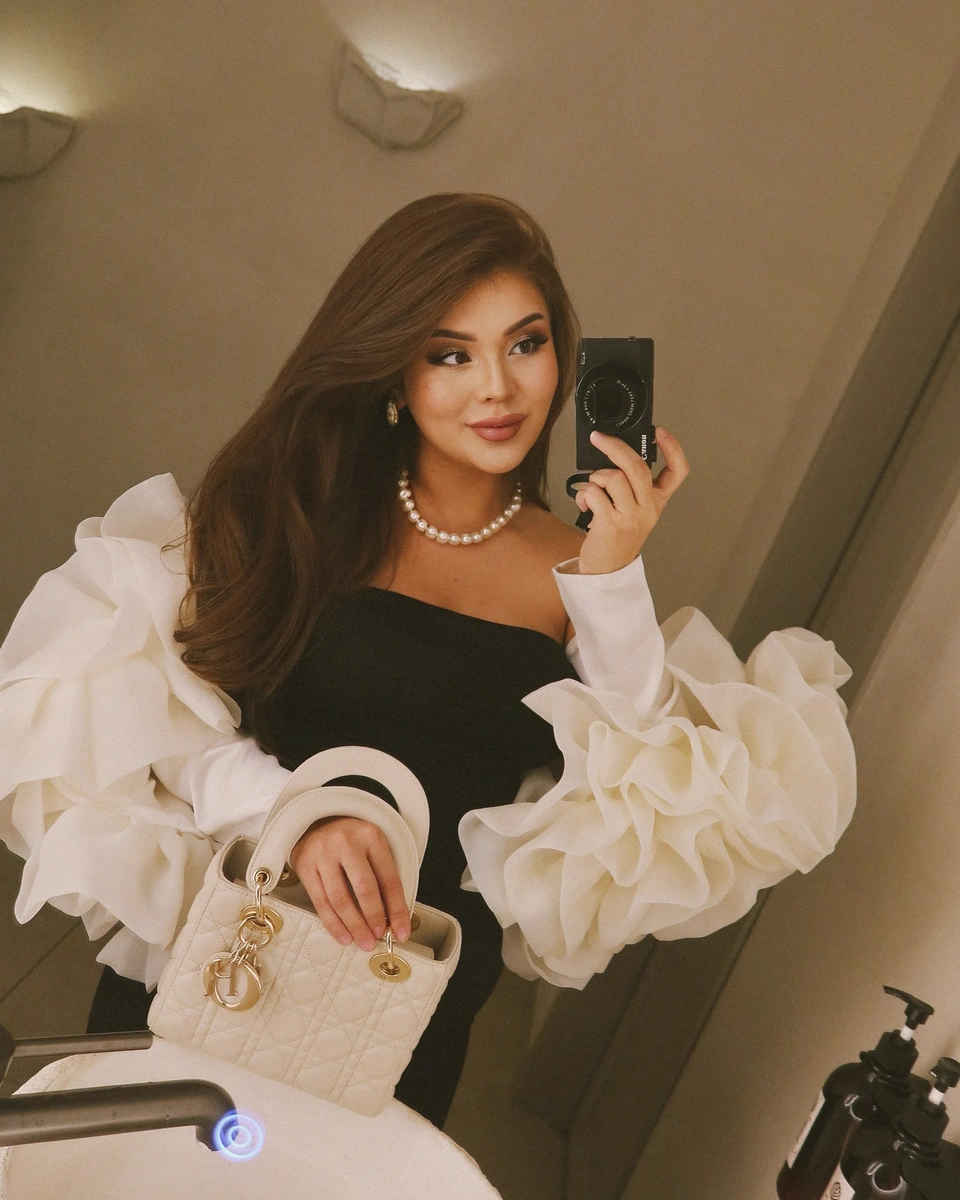 Shynar escort in Hong Kong