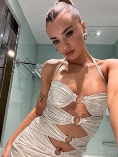 Valentina escort in Hong Kong