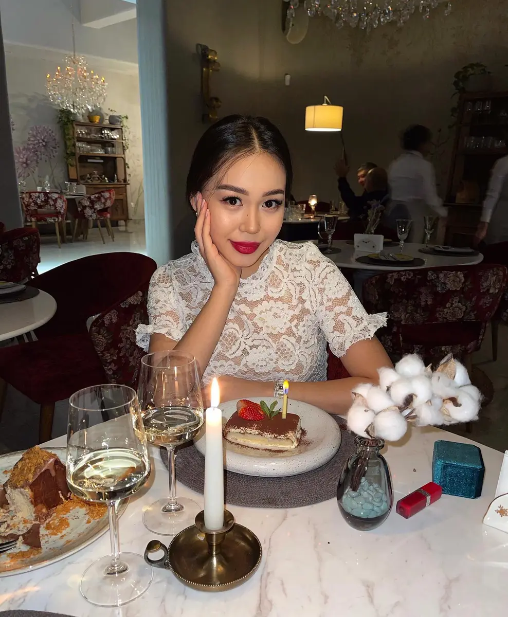 Zarina escort in Hong Kong