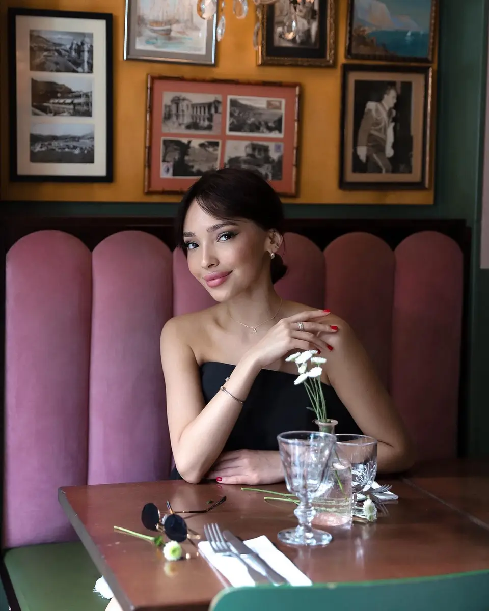 Zarina escort in Hong Kong