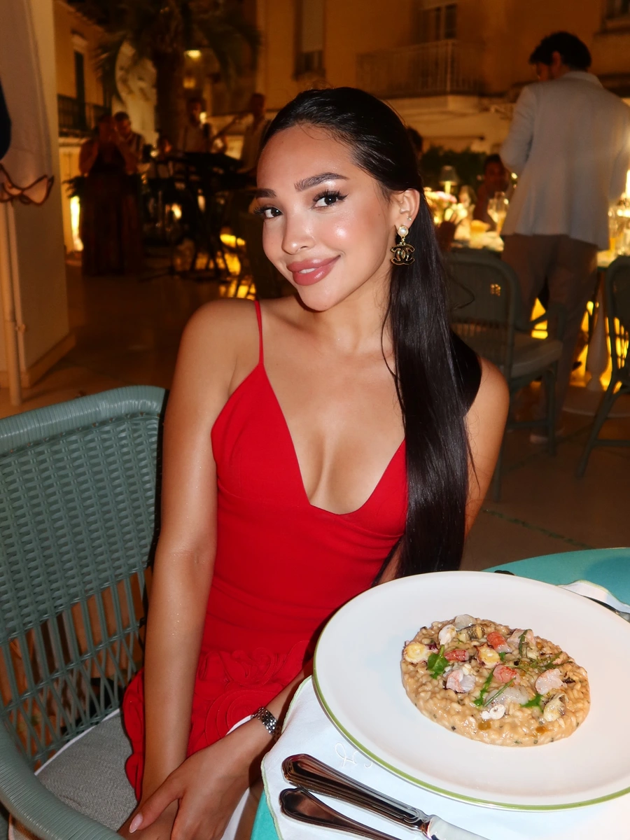 Zhanelya escort in Hong Kong