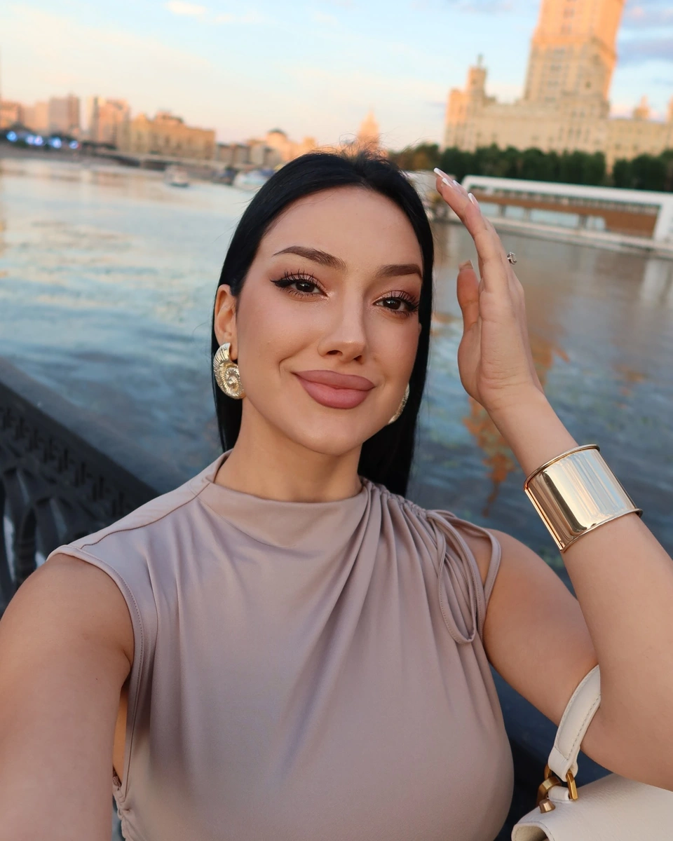 Zhansaya escort in Hong Kong