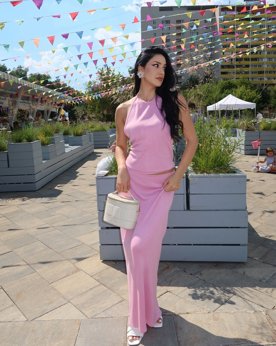Zhansaya escort in Hong Kong