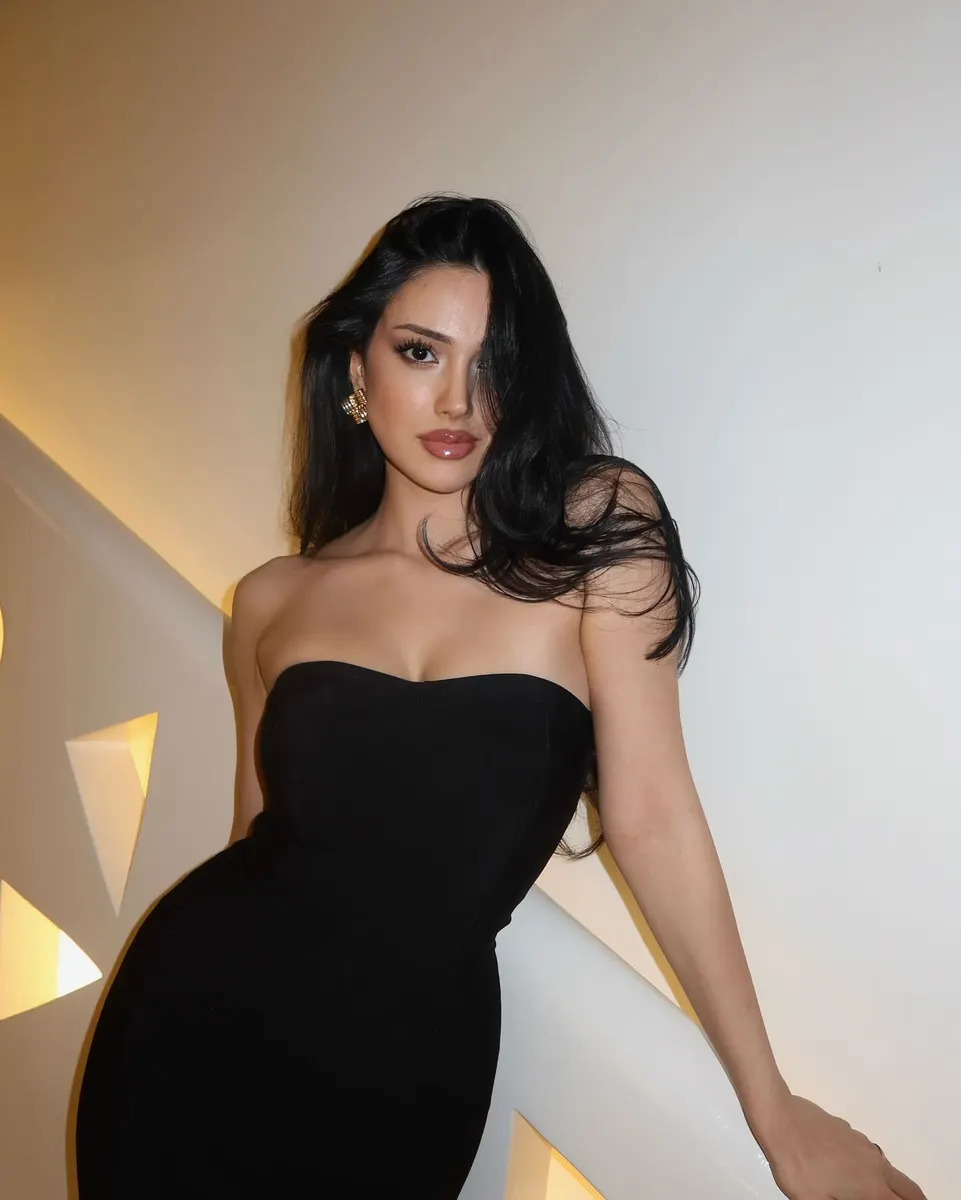 Zhansaya escort in Hong Kong
