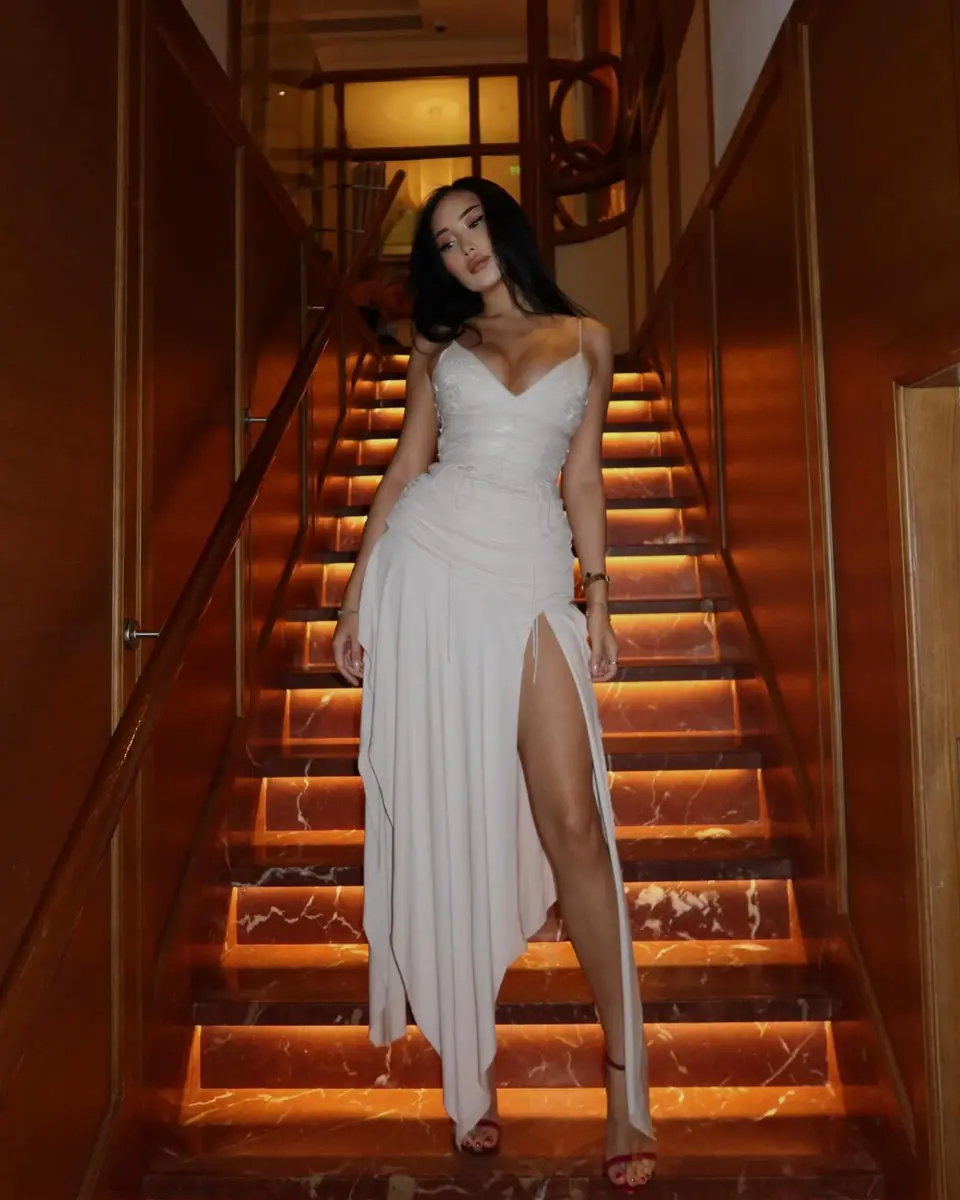 Zhibek escort in Hong Kong